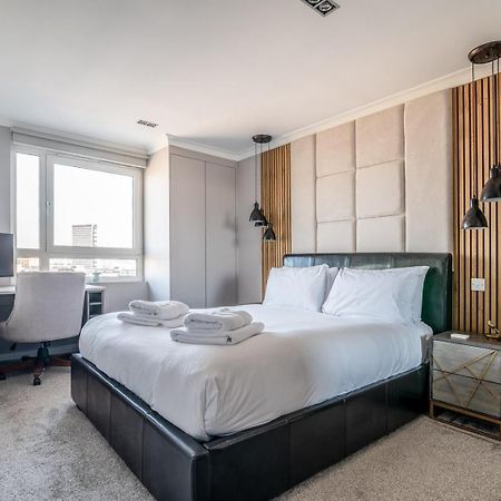 Canary Wharf Retreat With Free Secure Parking 伦敦 外观 照片