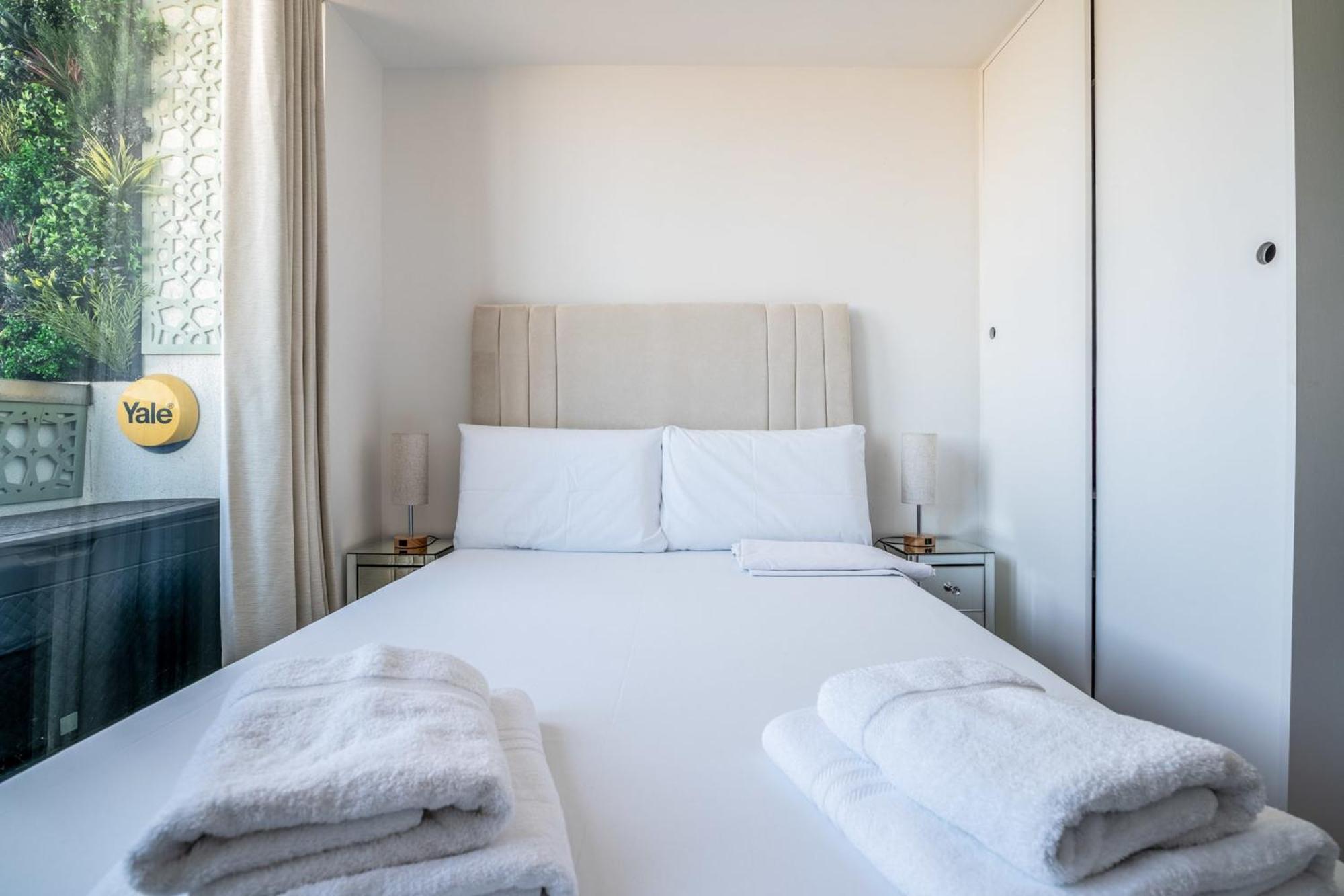 Canary Wharf Retreat With Free Secure Parking 伦敦 外观 照片
